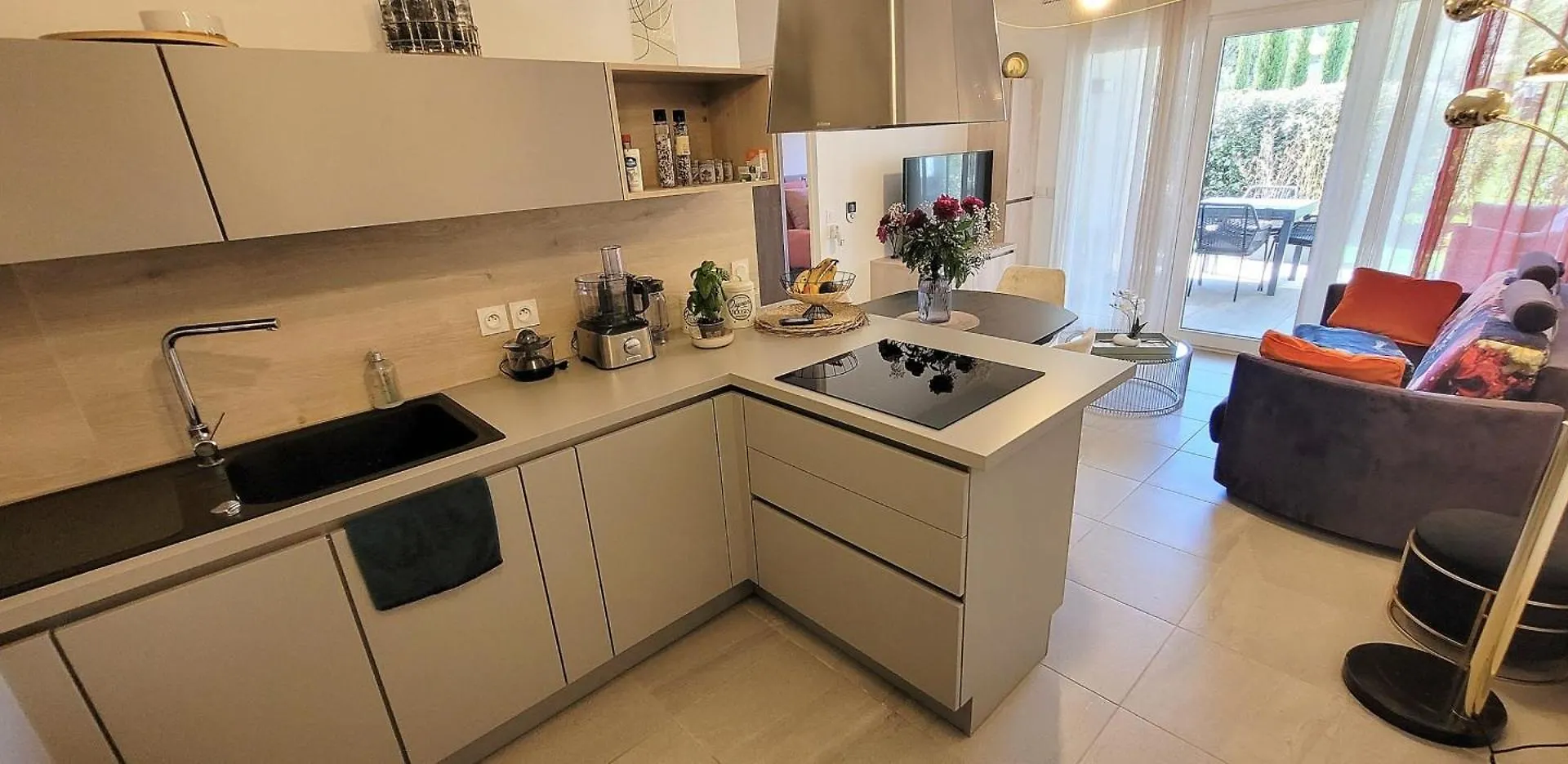 Cozy Apartment With Garden In Cogolin France
